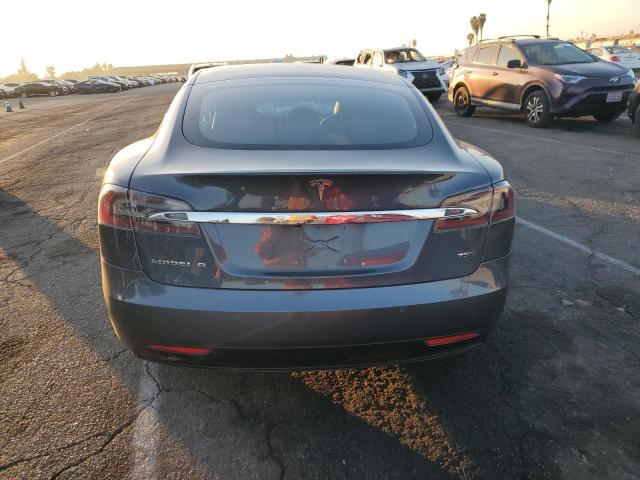 5YJSA1E20JF275408 - 2018 TESLA MODEL S GRAY photo 6