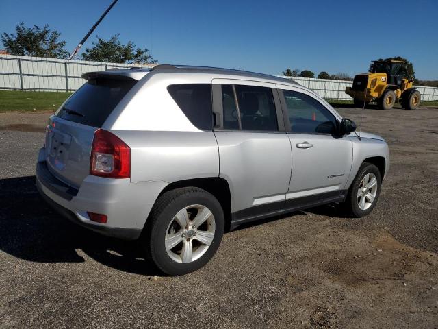 1C4NJDBB6CD624018 - 2012 JEEP COMPASS SPORT Silber Foto 3