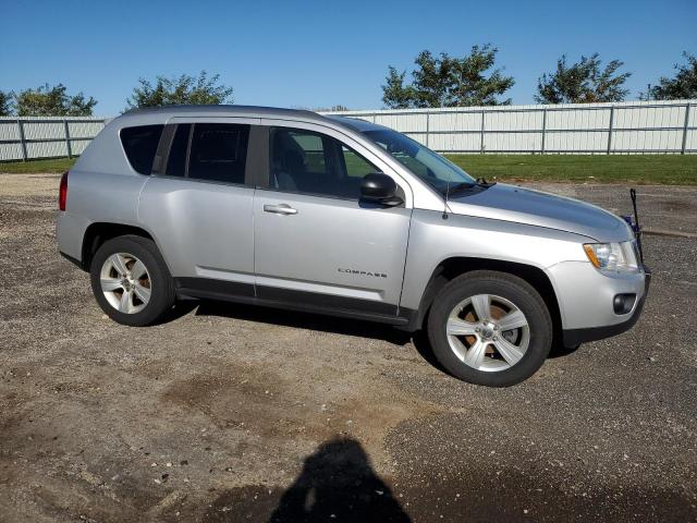1C4NJDBB6CD624018 - 2012 JEEP COMPASS SPORT Silber Foto 4
