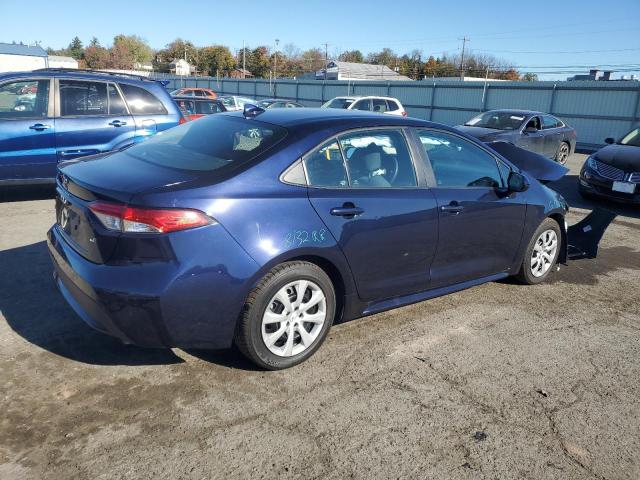 5YFEPMAE8NP372444 - 2022 TOYOTA COROLLA LE BLUE photo 3