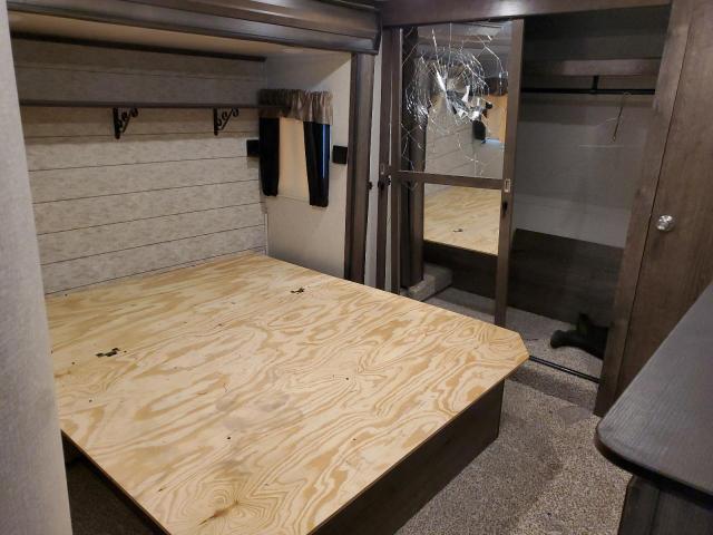 4YDF38526JA742406 - 2018 KEYSTONE MONTANA HI TAN photo 6