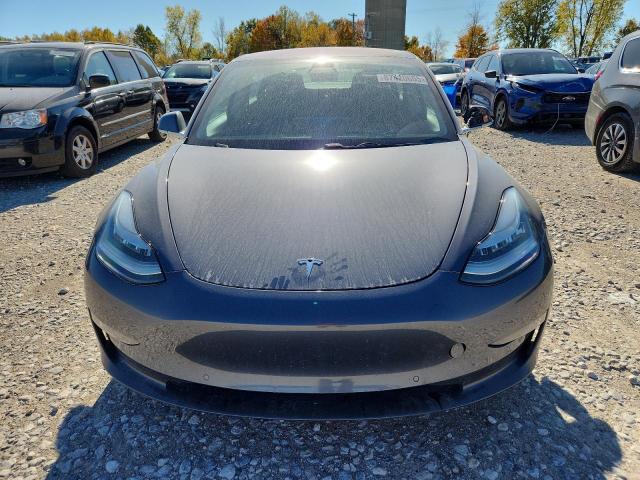 5YJ3E1EBXJF087374 - 2018 TESLA MODEL 3 GRAY photo 5