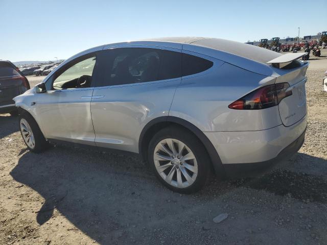 5YJXCAE21JF117787 - 2018 TESLA MODEL X SILVER photo 2