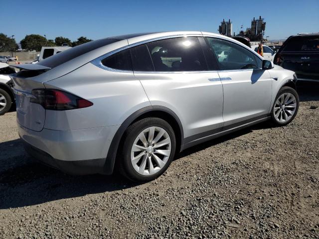 5YJXCAE21JF117787 - 2018 TESLA MODEL X SILVER photo 3