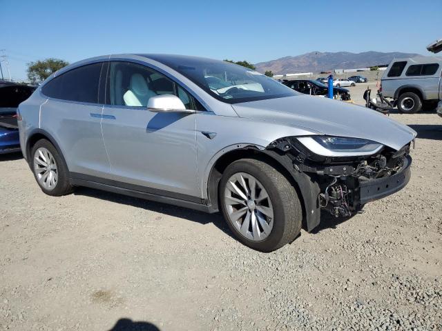 5YJXCAE21JF117787 - 2018 TESLA MODEL X SILVER photo 4