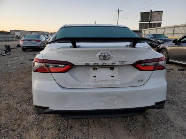 4T1C11AK8NU638220 - 2022 TOYOTA CAMRY LE WHITE photo 6