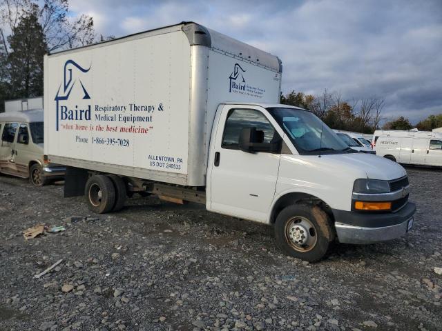 1GB3GSCGXJ1341757 - 2018 CHEVROLET EXPRESS G3 Blanc photo 4