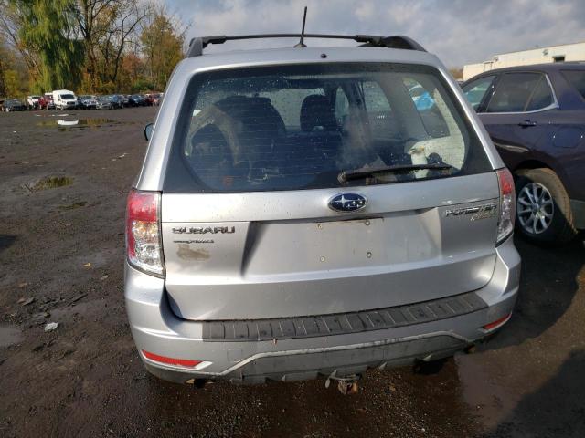 JF2SHABC4DH442349 - 2013 SUBARU FORESTER 2.5X SILVER photo 6