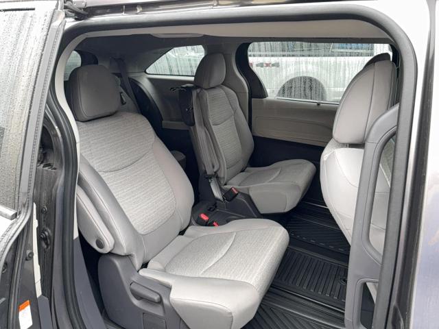5TDKSKFC7MS005604 - 2021 TOYOTA SIENNA LE 灰色 照片 6