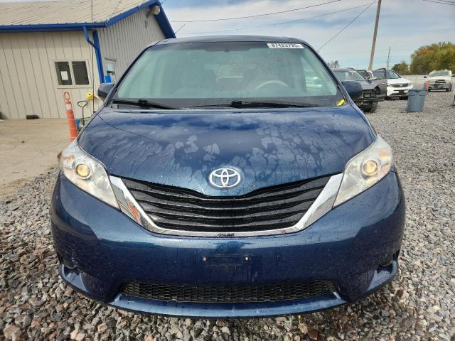 5TDKK3DC3BS044311 - 2011 TOYOTA SIENNA LE ლურჯი ფოტო 5