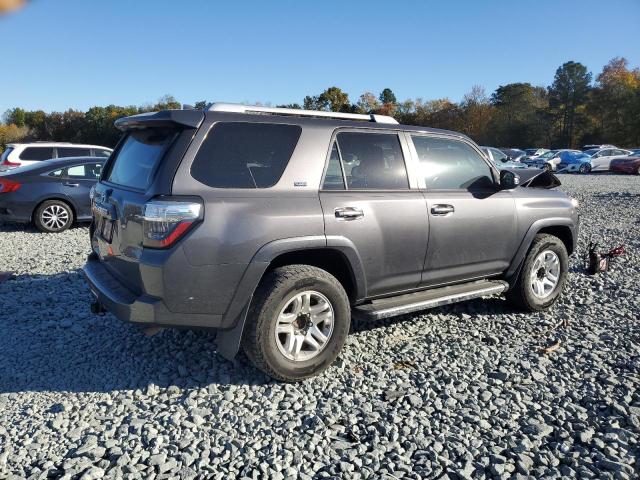 JTEZU5JR4H5155389 - 2017 TOYOTA 4RUNNER SR5 灰色 照片 3