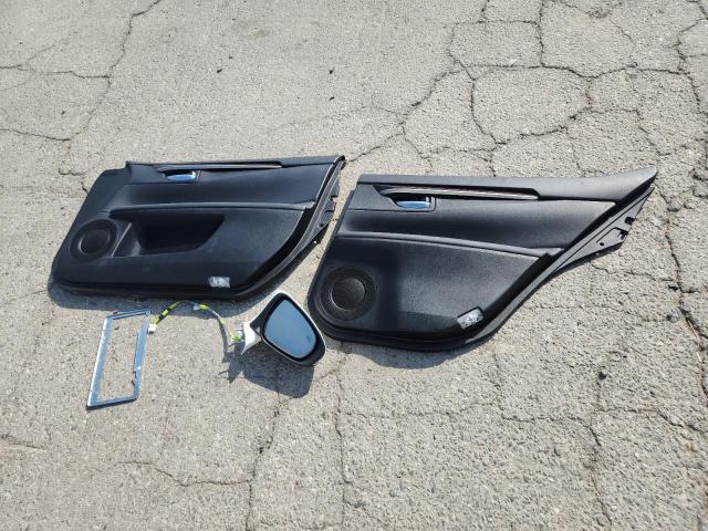 JTHBW1GG2G2131427 - 2016 LEXUS ES 300H WHITE photo 12