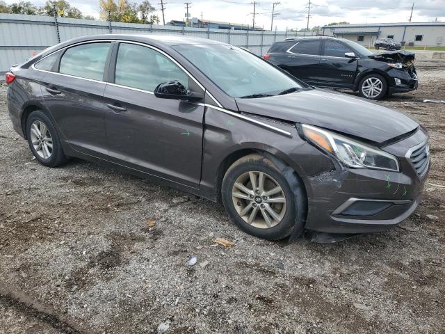 5NPE24AF8HH446809 - 2017 HYUNDAI SONATA SE BROWN photo 4