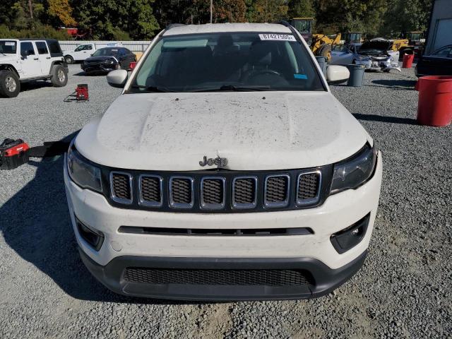 3C4NJCBB8JT194123 - 2018 JEEP COMPASS LATITUDE أبيض صورة 5