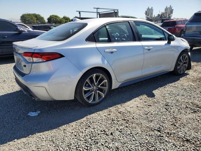 5YFS4MCE8NP098199 - 2022 TOYOTA COROLLA SE Gümüş fotoğraf 3