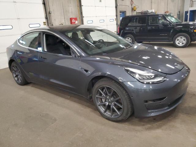 5YJ3E1EB7JF066451 - 2018 TESLA MODEL 3 Сірий фото 4