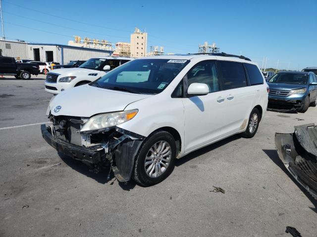 2015 TOYOTA SIENNA XLE, 