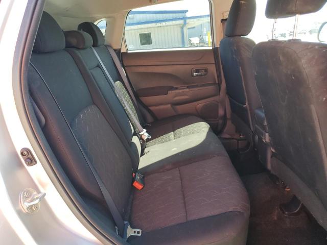 JA4APUAU5NU021929 - 2022 MITSUBISHI OUTLANDER ES 银色 照片 11