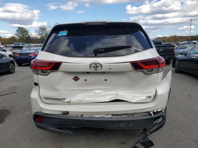 5TDKZRFH6KS355531 - 2019 TOYOTA HIGHLANDER SE Weiß Foto 6