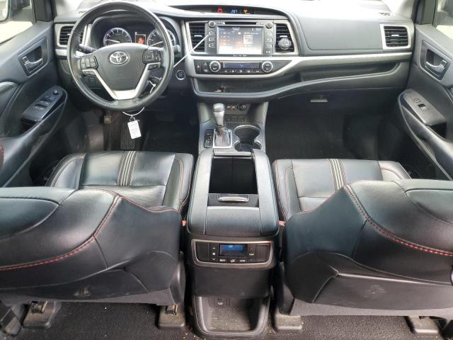 5TDKZRFH6KS355531 - 2019 TOYOTA HIGHLANDER SE Weiß Foto 8