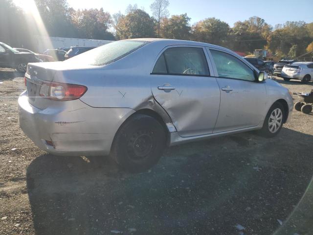 2T1BU4EE7CC834494 - 2012 TOYOTA COROLLA BASE فضي صورة 3