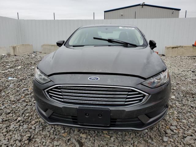 3FA6P0HD0JR125861 - 2018 FORD FUSION SE CHARCOAL photo 5