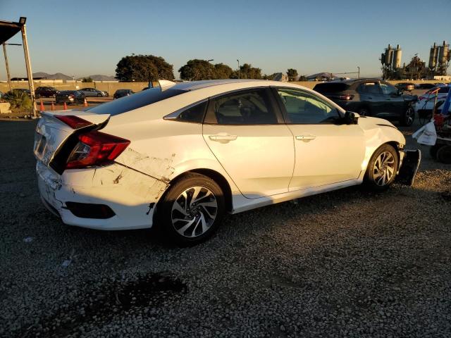 2HGFC2F7XJH522991 - 2018 HONDA CIVIC EX Weiß Foto 3