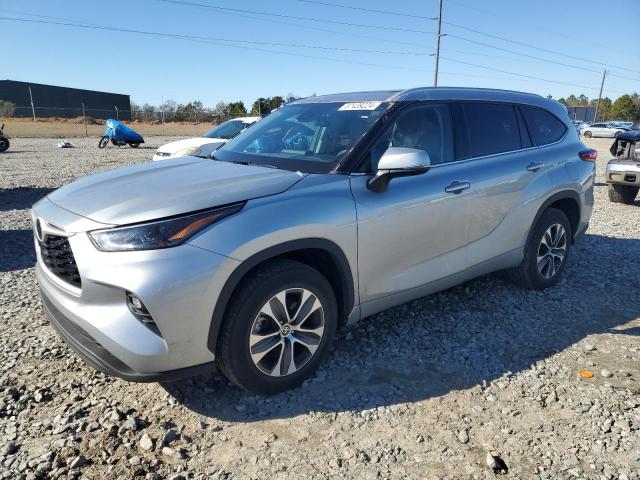5TDGZRAH8NS142260 - 2022 TOYOTA HIGHLANDER XLE SILVER photo 1