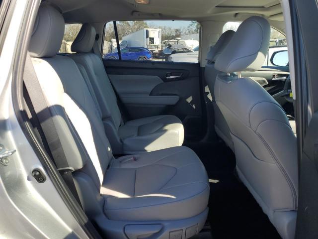 5TDGZRAH8NS142260 - 2022 TOYOTA HIGHLANDER XLE SILVER photo 11