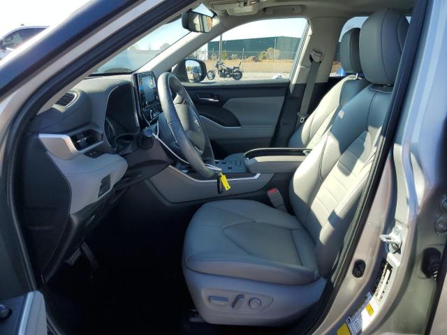 5TDGZRAH8NS142260 - 2022 TOYOTA HIGHLANDER XLE SILVER photo 7