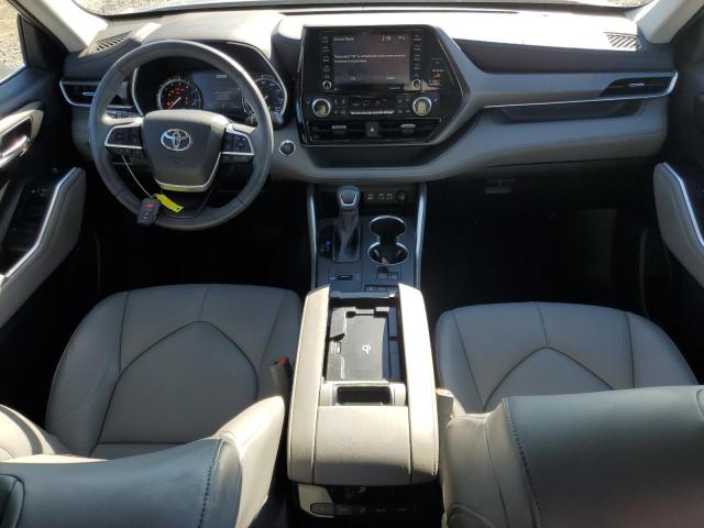 5TDGZRAH8NS142260 - 2022 TOYOTA HIGHLANDER XLE SILVER photo 8