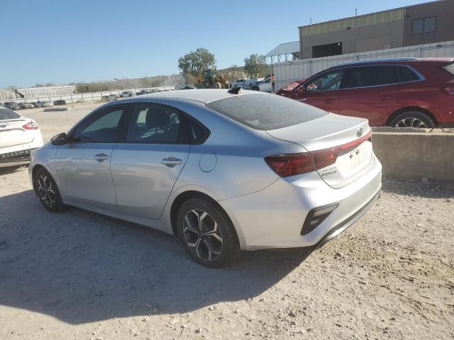 3KPF24AD9KE013899 - 2019 KIA FORTE FE SILVER photo 2