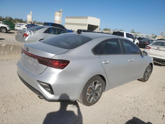 3KPF24AD9KE013899 - 2019 KIA FORTE FE SILVER photo 3