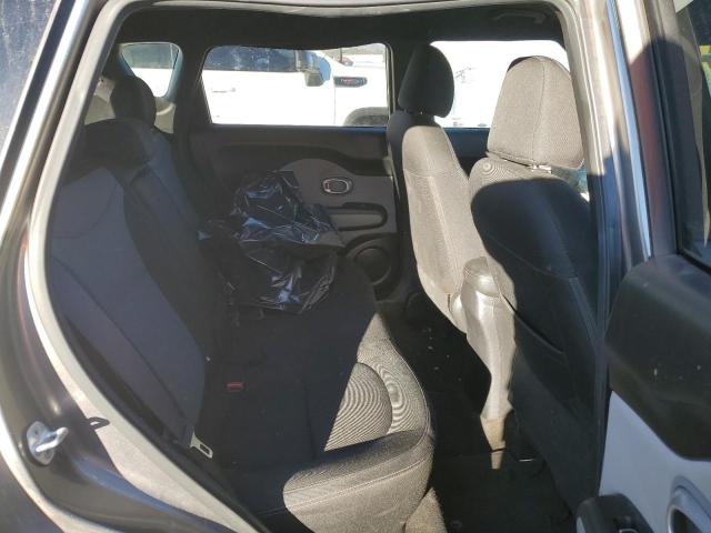 KNDJP3A55J7575215 - 2018 KIA SOUL + GRAY photo 10