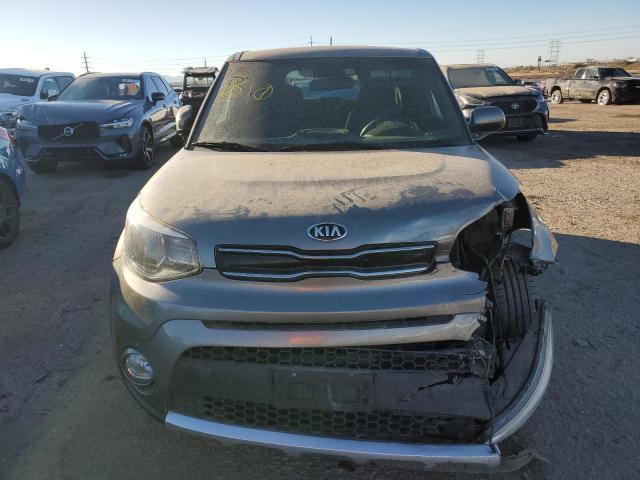 KNDJP3A55J7575215 - 2018 KIA SOUL + GRAY photo 5