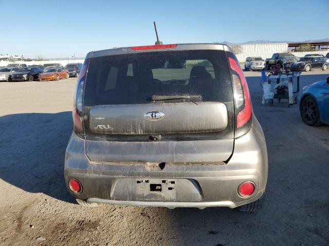 KNDJP3A55J7575215 - 2018 KIA SOUL + GRAY photo 6