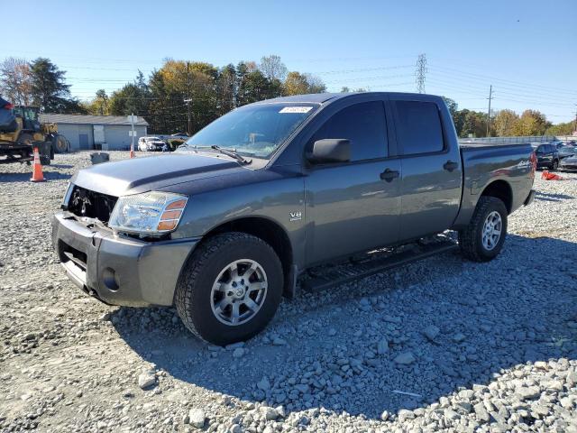 2004 NISSAN TITAN XE, 