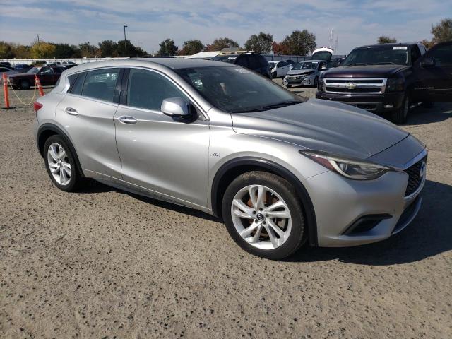 SJKCH5CPXJA057522 - 2018 INFINITI QX30 BASE SILVER photo 4