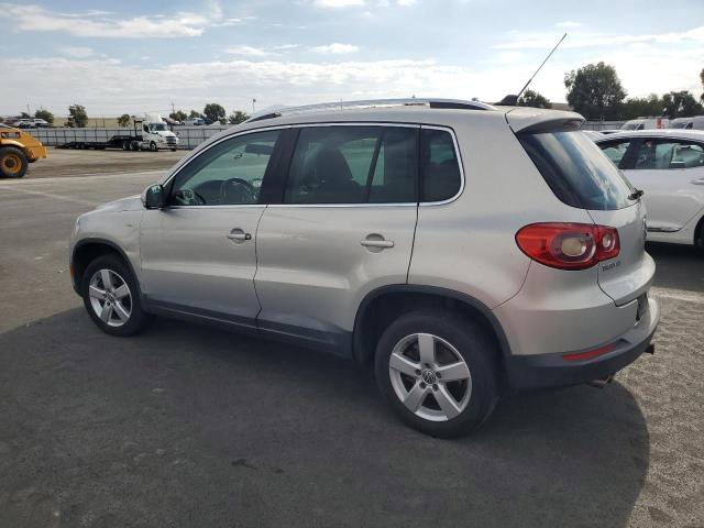 WVGAV7AX7BW557154 - 2011 VOLKSWAGEN TIGUAN S SILVER photo 2