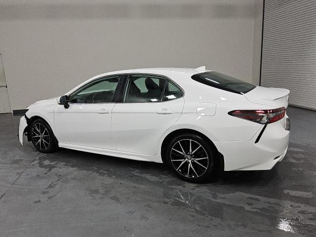 4T1G11AK3RU855939 - 2024 TOYOTA CAMRY SE NIGHT SHADE WHITE photo 2