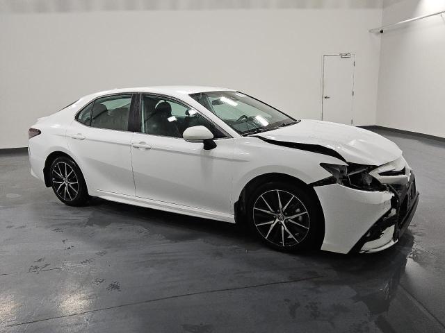 4T1G11AK3RU855939 - 2024 TOYOTA CAMRY SE NIGHT SHADE WHITE photo 4