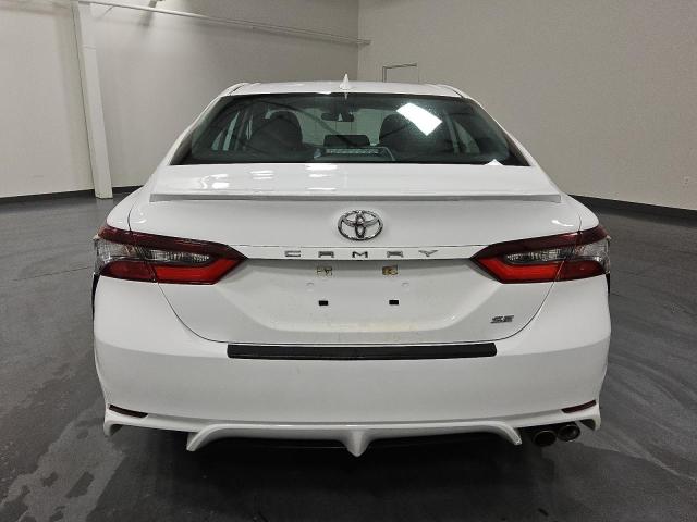 4T1G11AK3RU855939 - 2024 TOYOTA CAMRY SE NIGHT SHADE WHITE photo 6