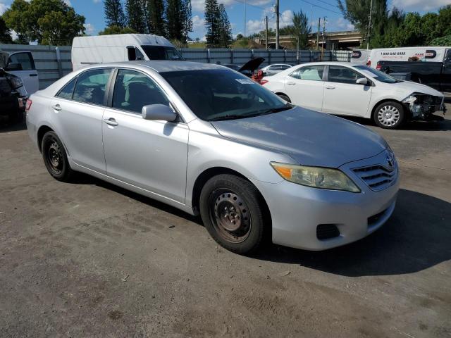 4T4BF3EK4BR090544 - 2011 TOYOTA CAMRY BASE Silber Foto 4