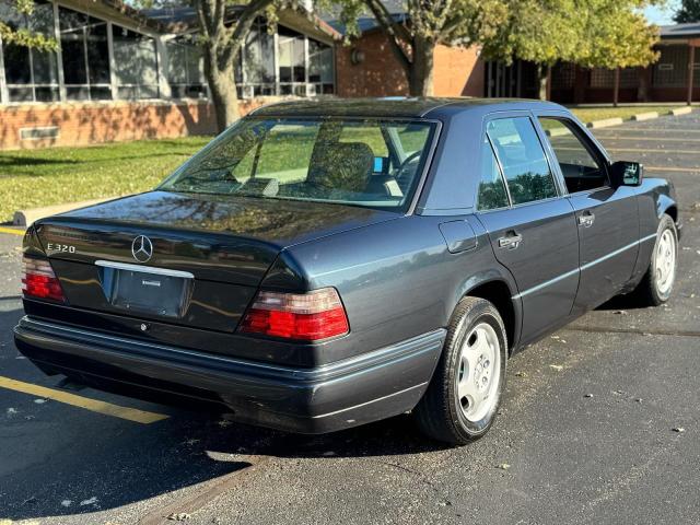 WDBEA32E2SC266939 - 1995 MERCEDES-BENZ E 320 BASE BLUE photo 4