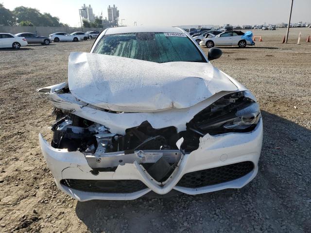 ZARFAECN0J7597158 - 2018 ALFA ROMEO GIULIA TI WHITE photo 5