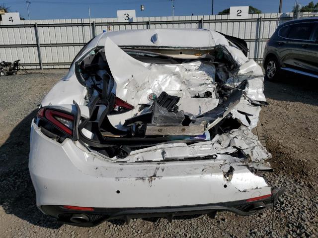 ZARFAECN0J7597158 - 2018 ALFA ROMEO GIULIA TI WHITE photo 6