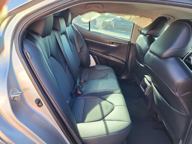 4T1G11AK1NU666510 - 2022 TOYOTA CAMRY SE 银色 照片 10