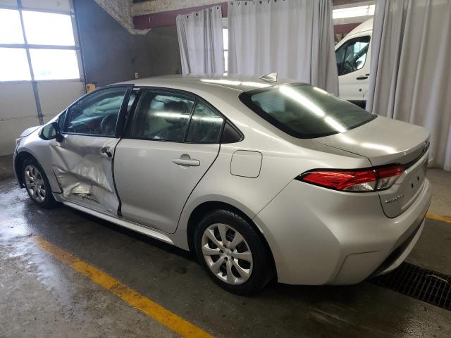 5YFEPMAE6MP198162 - 2021 TOYOTA COROLLA LE SILVER photo 2