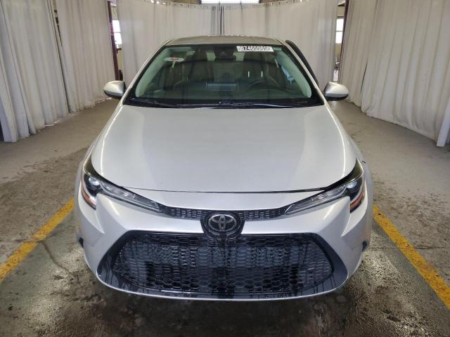 5YFEPMAE6MP198162 - 2021 TOYOTA COROLLA LE SILVER photo 5