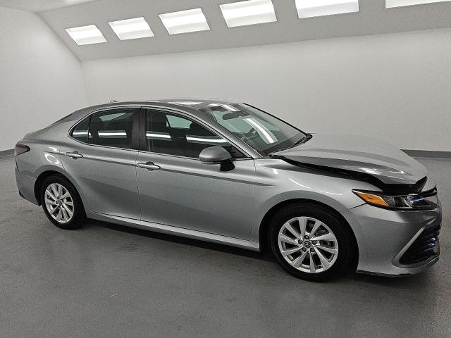 4T1C11AK0PU828242 - 2023 TOYOTA CAMRY LE 银色 照片 4